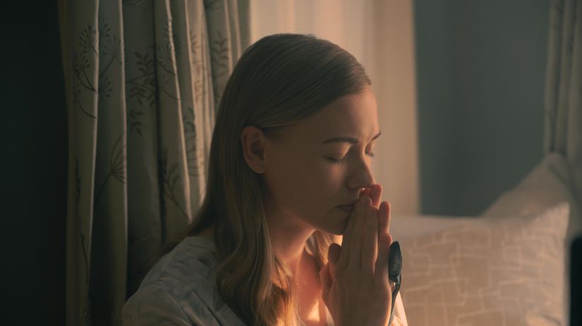 Záber z piatej série Príbehu služobníčky.