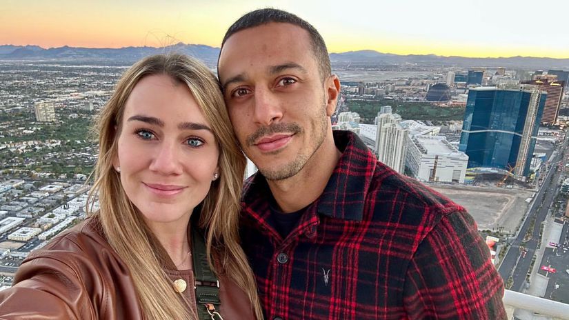 Stredopoliar FC Liverpool Thiago Alcantara sa...