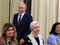Putin chlácholil matky: Je lepšie, keď syn padne na vojne, ako keď sa upije. Mnohé nepresvedčil
