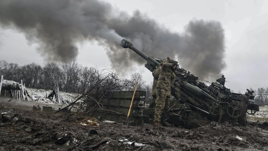 Ukrajina má ťažkosti na východe krajiny, nedostatok munície je závažný 