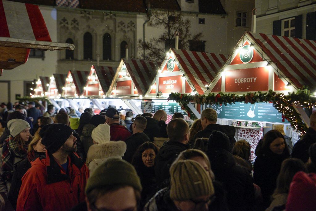 Bratislava Vianočné Trhy Rozsvietenie Stromček