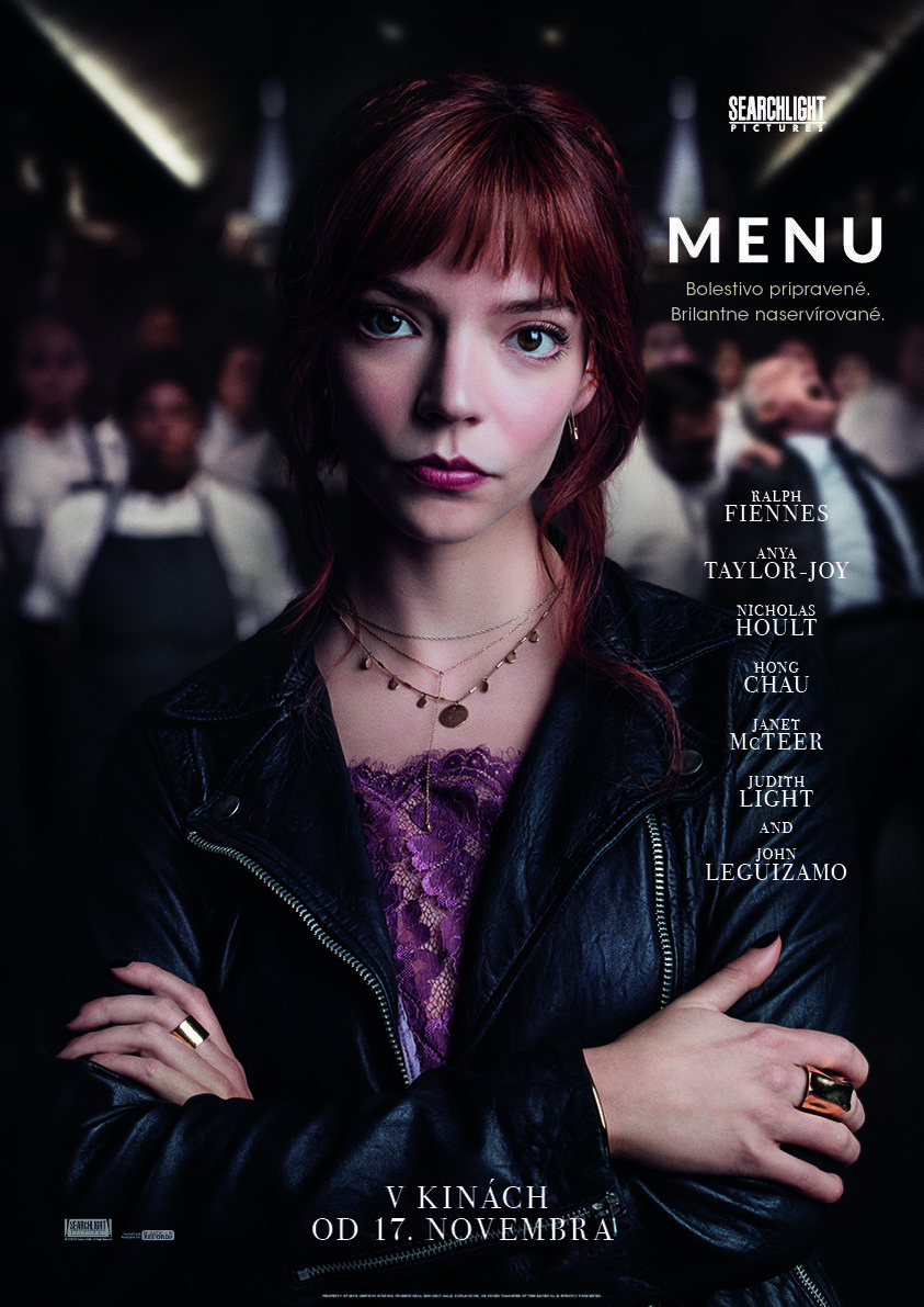 Ralph Fiennes a Anya Taylor-Joy vo filme Menu,...