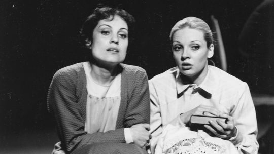 Soňa Valentová a Zdena Studenková v hre Meštiaci.