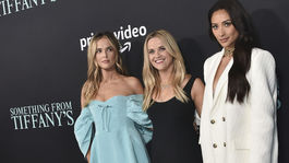 Zoey Deutch, Reese Witherspoon a Shay Mitchell