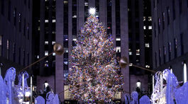 Ceremoniál rozsvietenia  vianočného stromčeka pred Rockefellerovým centrom v New Yorku