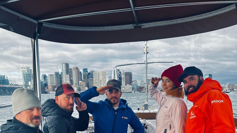 Petra Vlhová a jej tím na potulkách Bostonom.