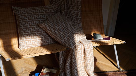 Kolekcia bytových doplnkov Fendi, ktorá...