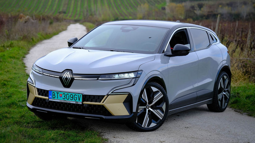 Mégane E-Tech má veľmi zvláštne proporcie....