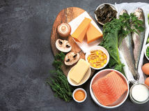 vitamín D, potraviny, losos, ryba, šampiňóny, syr, žĺtok, hrášok, ružičkový kel