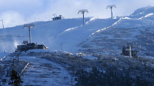 Nová lanovka v Jasnej už odviezla prvých lyžiarov: Takto vyzerá