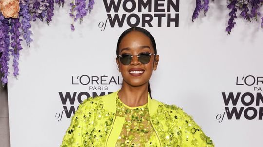 Speváčka a skladateľka H.E.R. na akcii L'Oreal...