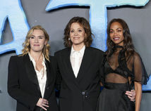 Zľava: Herečky Kate Winslet, Sigourney Weaver a Zoe Saldana.