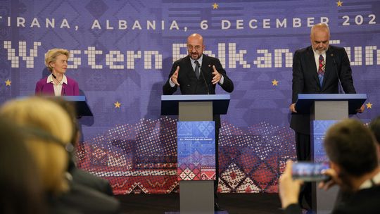 Lídri EÚ v Tirane ocenili pokrok krajín západného Balkánu