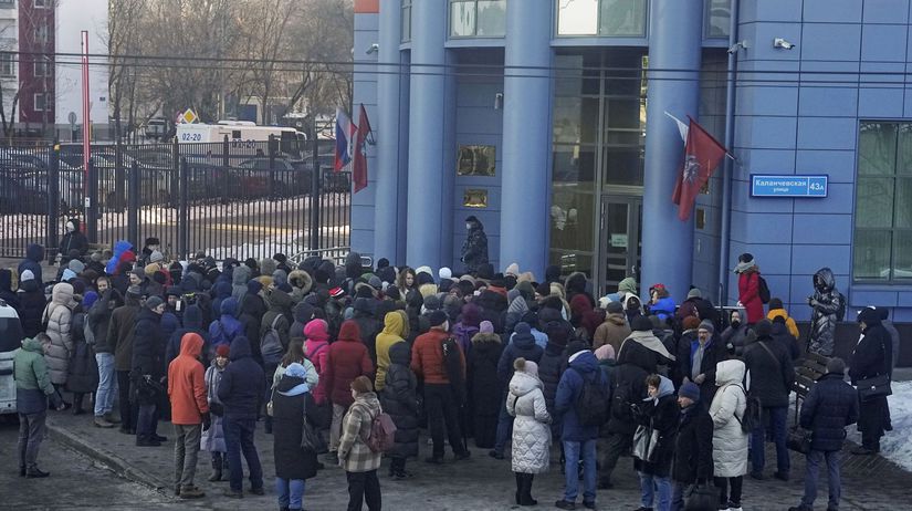 Ľudia evakuovaní po falošnom bombovom poplachu...
