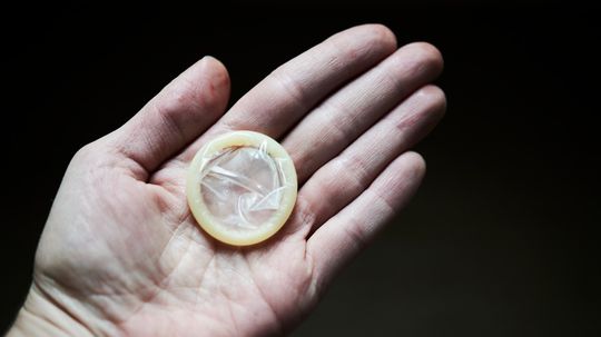 Lekárne vo Francúzsku budú dávať mladým ľudom kondómy zadarmo
