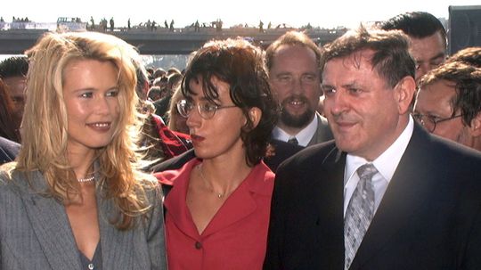 Premiér Vladimír Mečiar s nemeckou topmodelkou...