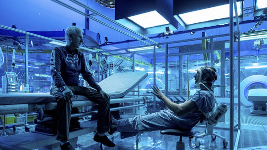 Režisér James Cameron na natáčaní Avatara 2.
