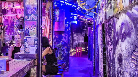 Prechod z Rambutri Road na Khao San Road - cez...