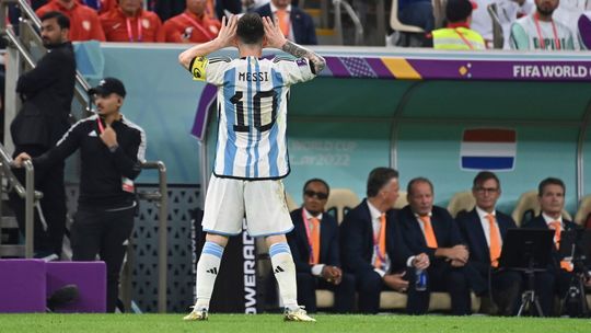 Messi oľutoval divočinu s Holanďanmi. Spoluhráči ho hecovali výrokmi van Gaala