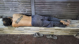muž, spánok, ulica, tetovanie, Bangkok, Thajsko