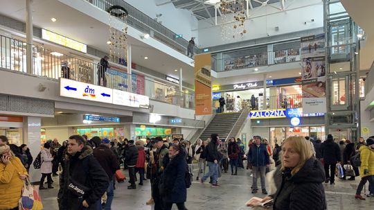 Vo vestibule košickej železničnej stanici...