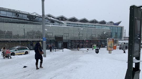 Východ Slovenska je pod snehom, najväčšie problémy sú v Prešove