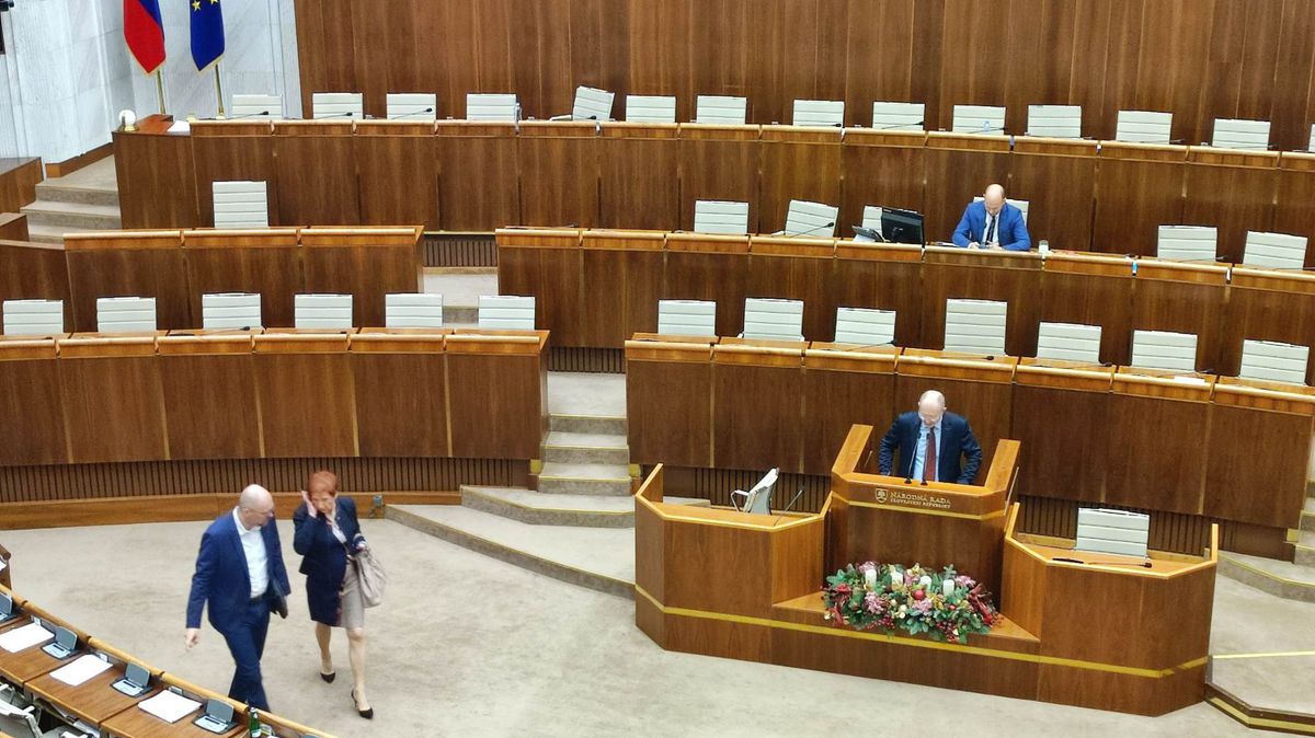 Odvolávanie vlády Eduarda Hegera pokračuje už...