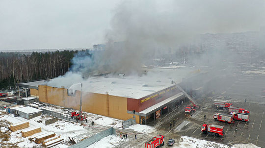 Nákupné centrum v Moskovskej oblasti zachvátil požiar. Horelo na ploche 10-tisíc m²