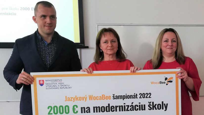 Cenu od organizátora súťaže prevzali riaditeľka...