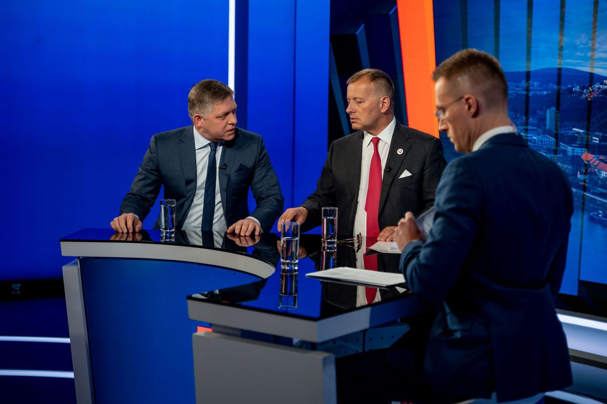 Predseda Smeru-SD Robert Fico a predseda Sme...