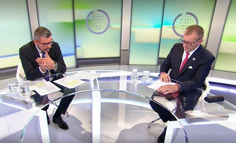 Moderátor Marek Makara a predseda parlamentu...