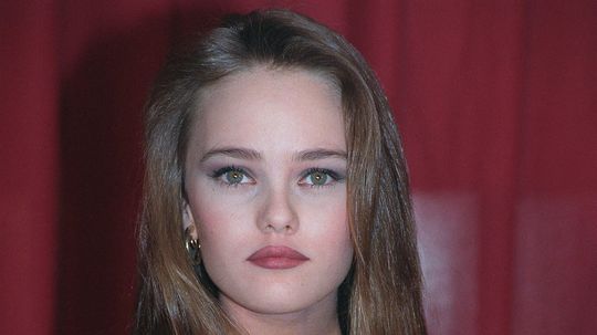 Vanessa Paradis v roku 1990 so soškou Césara.