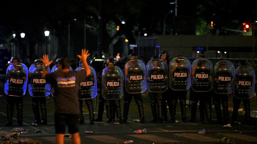 Totálny chaos a bordel. Fanúšikovia prevrátili...