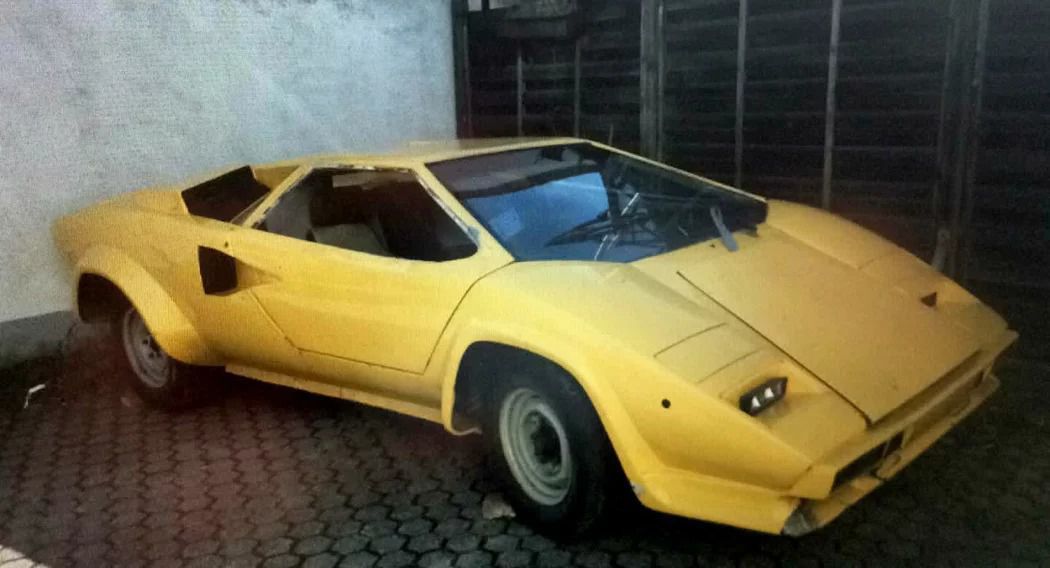 Neskôr bolo auto prelakované na žlto.