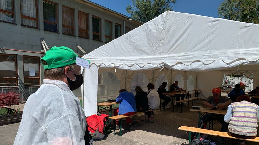 Okrem dobrovoľníkov z charity či terénnych...