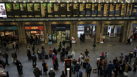 Britskí železničiari štrajkujú, žiadajú v čase prudkej inflácie zvýšenie miezd