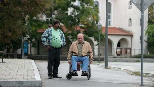 Nová čierna akčná komédia Invalid s veľkou...