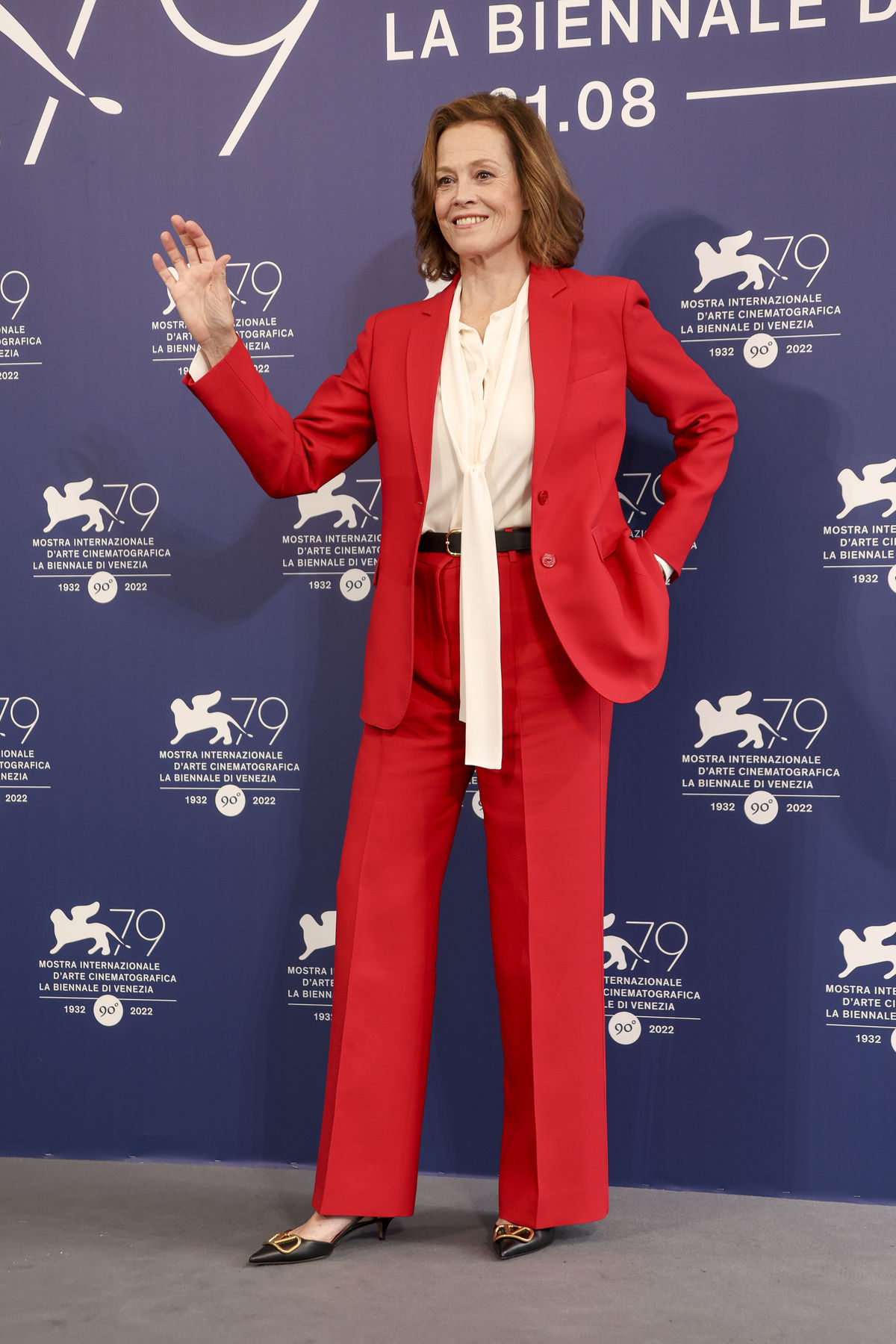 Herečka Sigourney Weaver vo výraznom červenom...