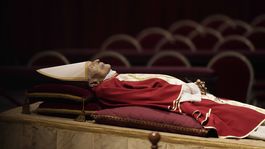 Vatikán pápež emeritný Benedikt XVI. rozlúčka