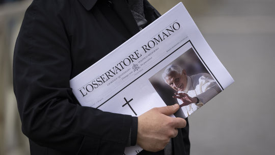 Benediktova smrť otvára cestu k odstúpeniu pápeža Františka