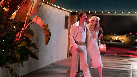 Herec Dan Stevens ako Paul Snider, herečka...