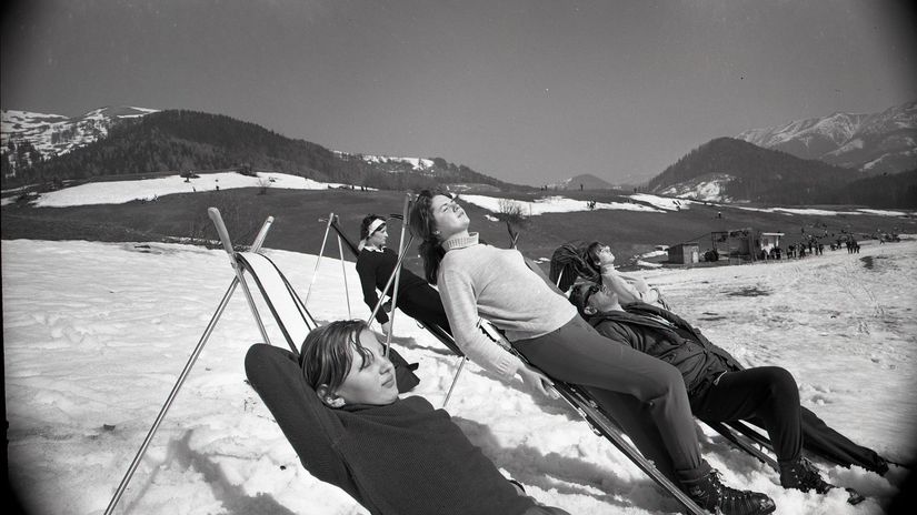 Lyžovačka v Nízkych Tatrách v roku 1968. Je...