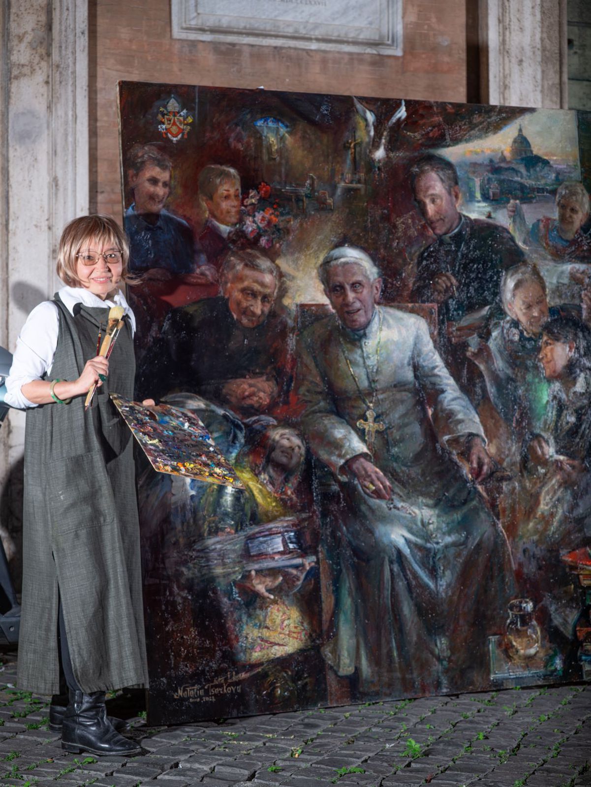 Natalia Carkovová so svojim obrazom emeritného...