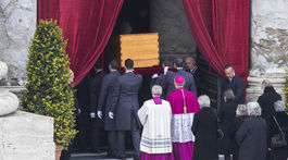 Vatikán Benedikt XVI. pohreb