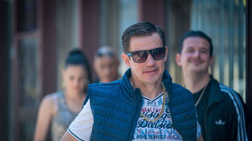 Záber zo seriálu Iveta na Jojke. 