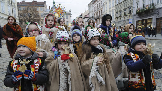 Moskva zosilňuje integráciu na východe Ukrajiny. Deti vozia na Vianoce do Ruska
