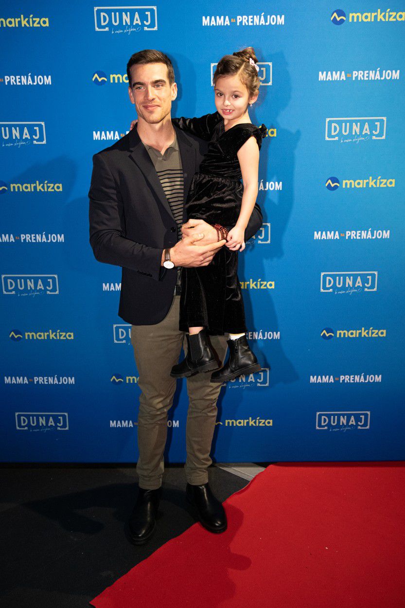 Adam Bardy a Larisa Mižigar na premiére...