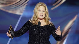 Herečka Jennifer Coolidge na Zlatých glóbusoch...