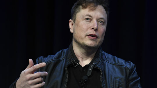 Elon Musk oznámil odstúpenie z postu šéfa Twitteru