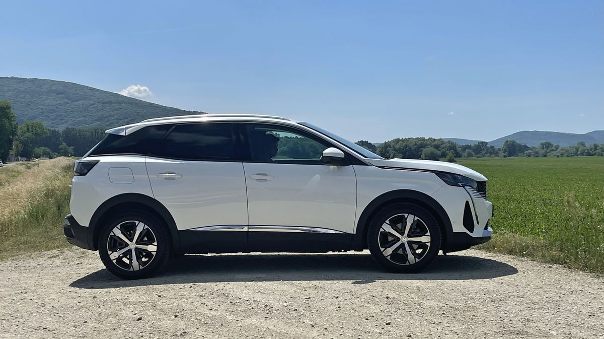 Peugeot 3008 vyzerá dynamicky a moderne,...
